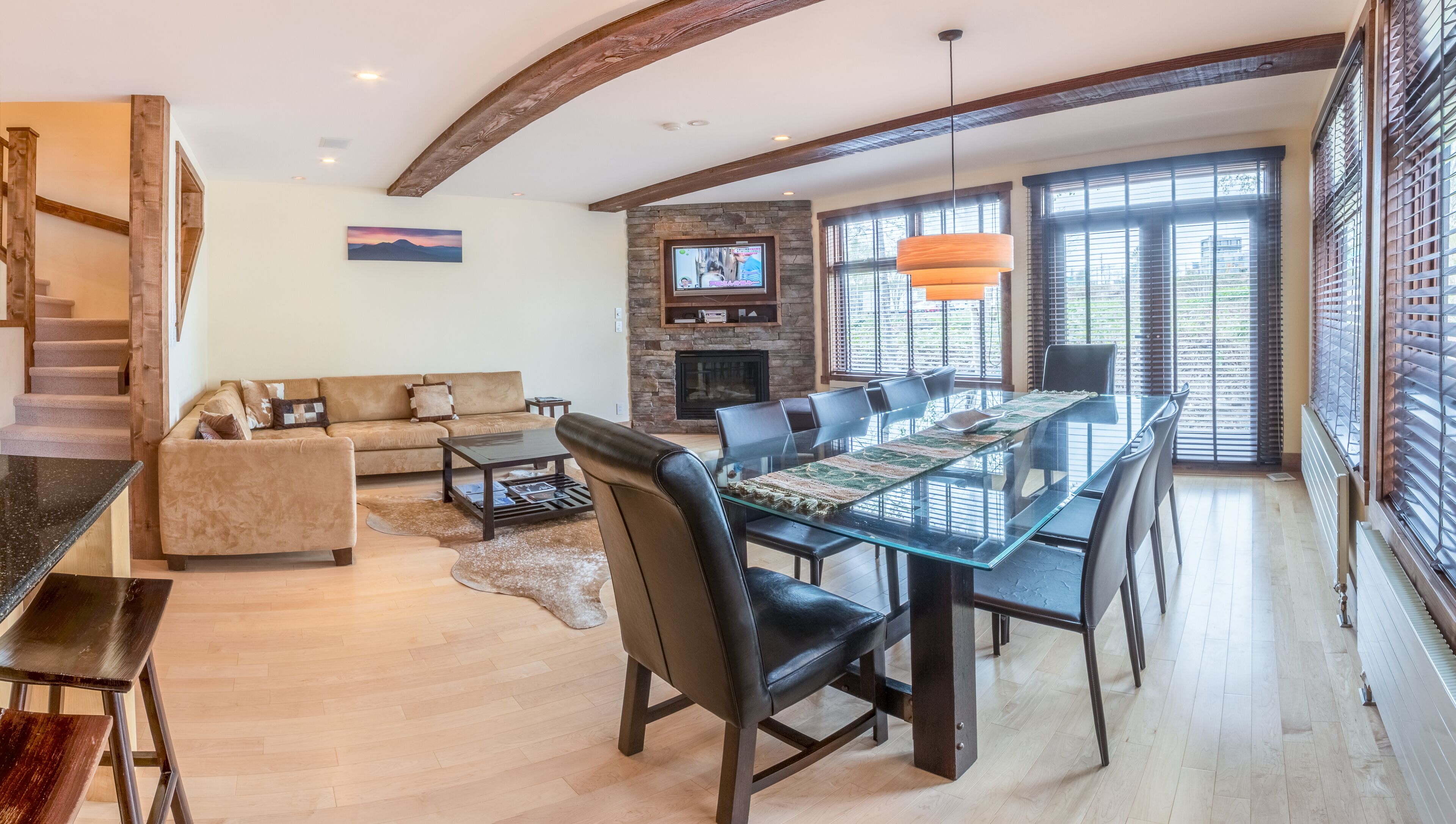 House, 5 Bedrooms (With 4 Bathroom) | Living area | TV, fireplace