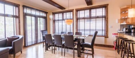 House, 5 Bedrooms (With 4 Bathroom) | Dining room