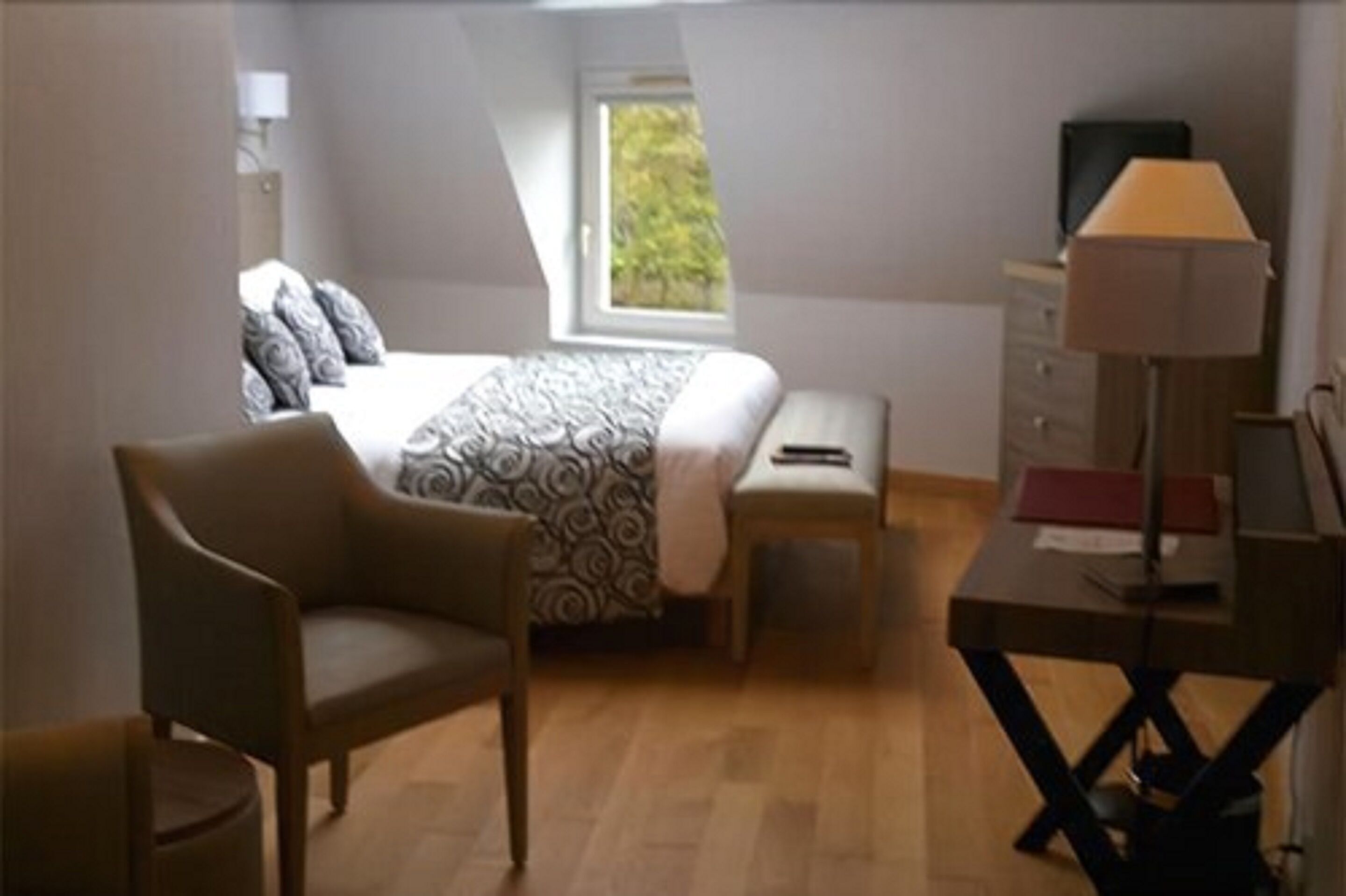 comfort room | premium bedding, down duvets, select comfort beds, minibar