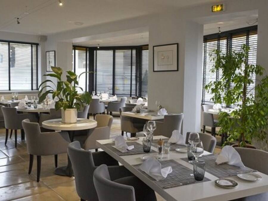 2 restaurantes; se sirve desayuno, almuerzo y cena