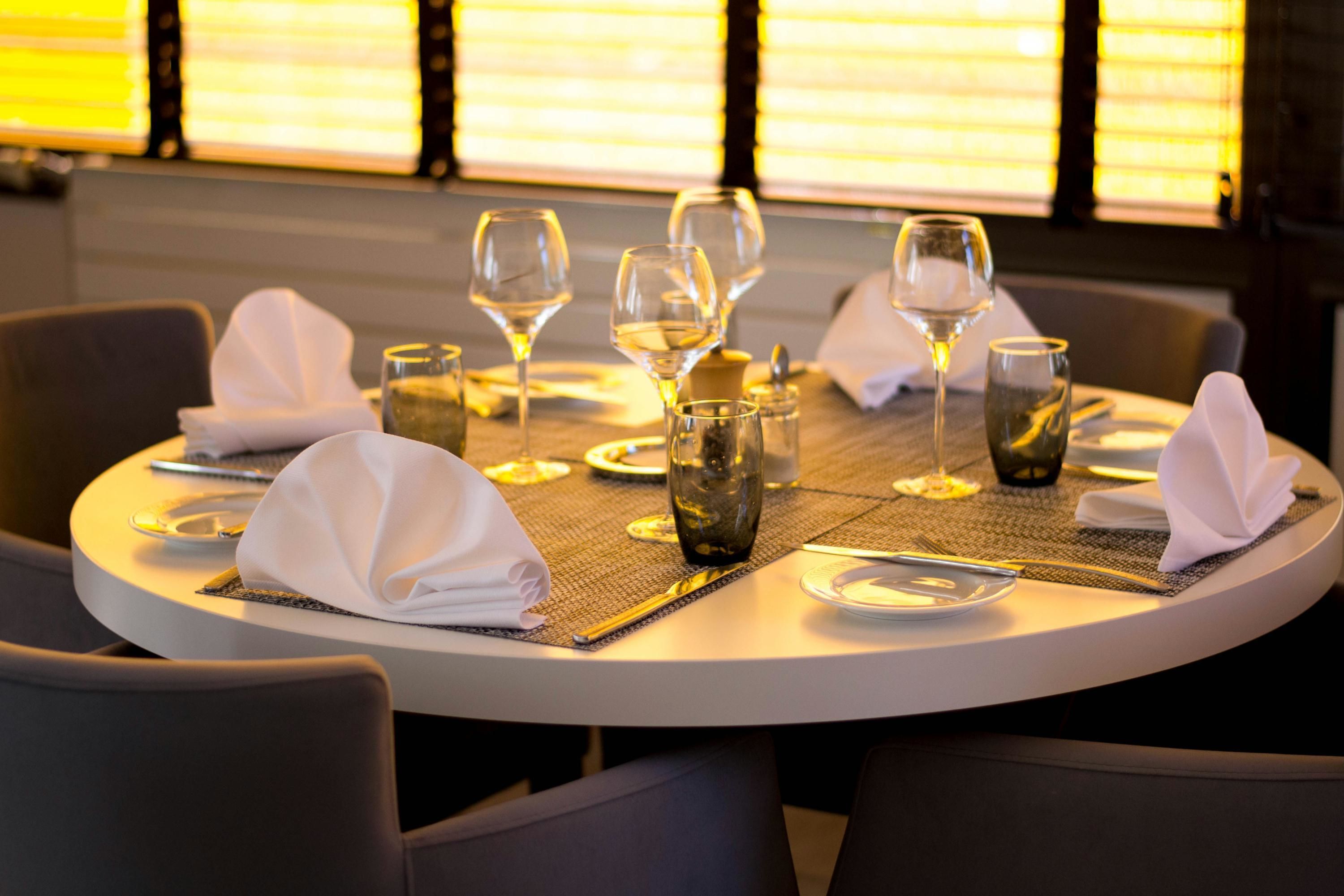 2 restaurants, breakfast, lunch, dinner served; french cuisine