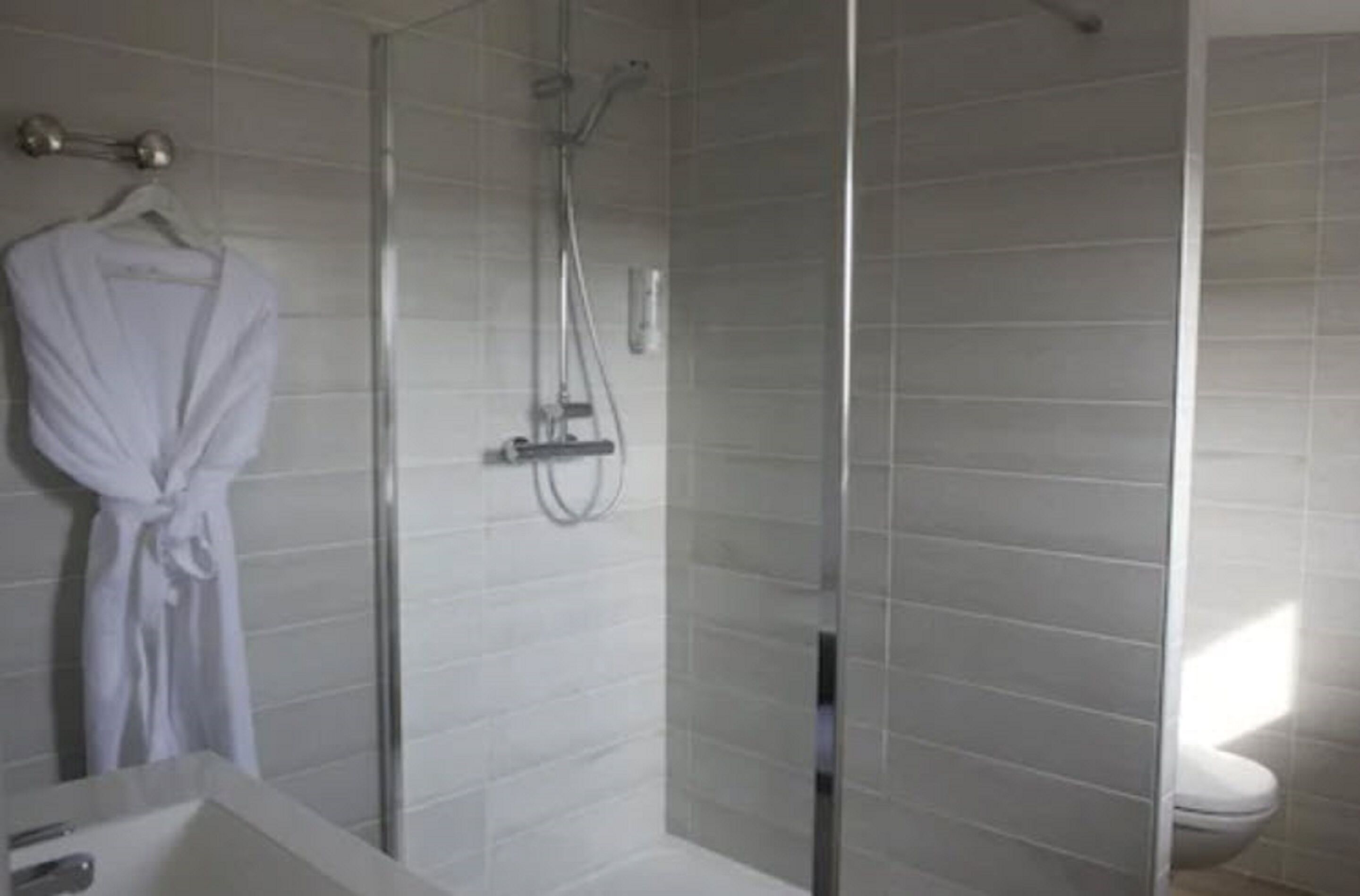 family room | bathroom | free toiletries, hair dryer, bathrobes, towels