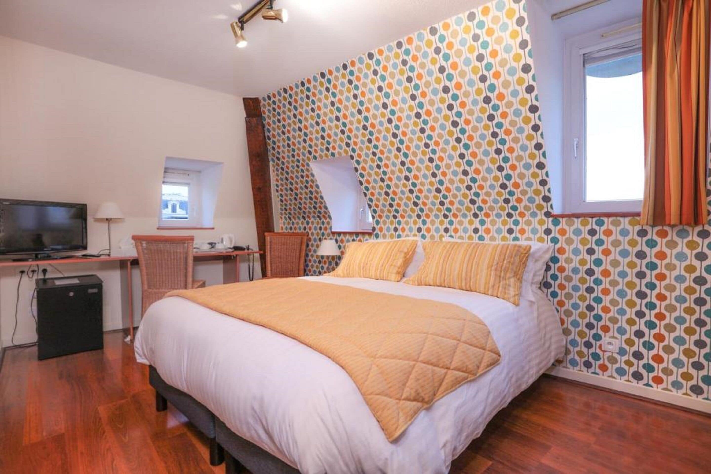 comfort room | premium bedding, down duvets, select comfort beds, minibar