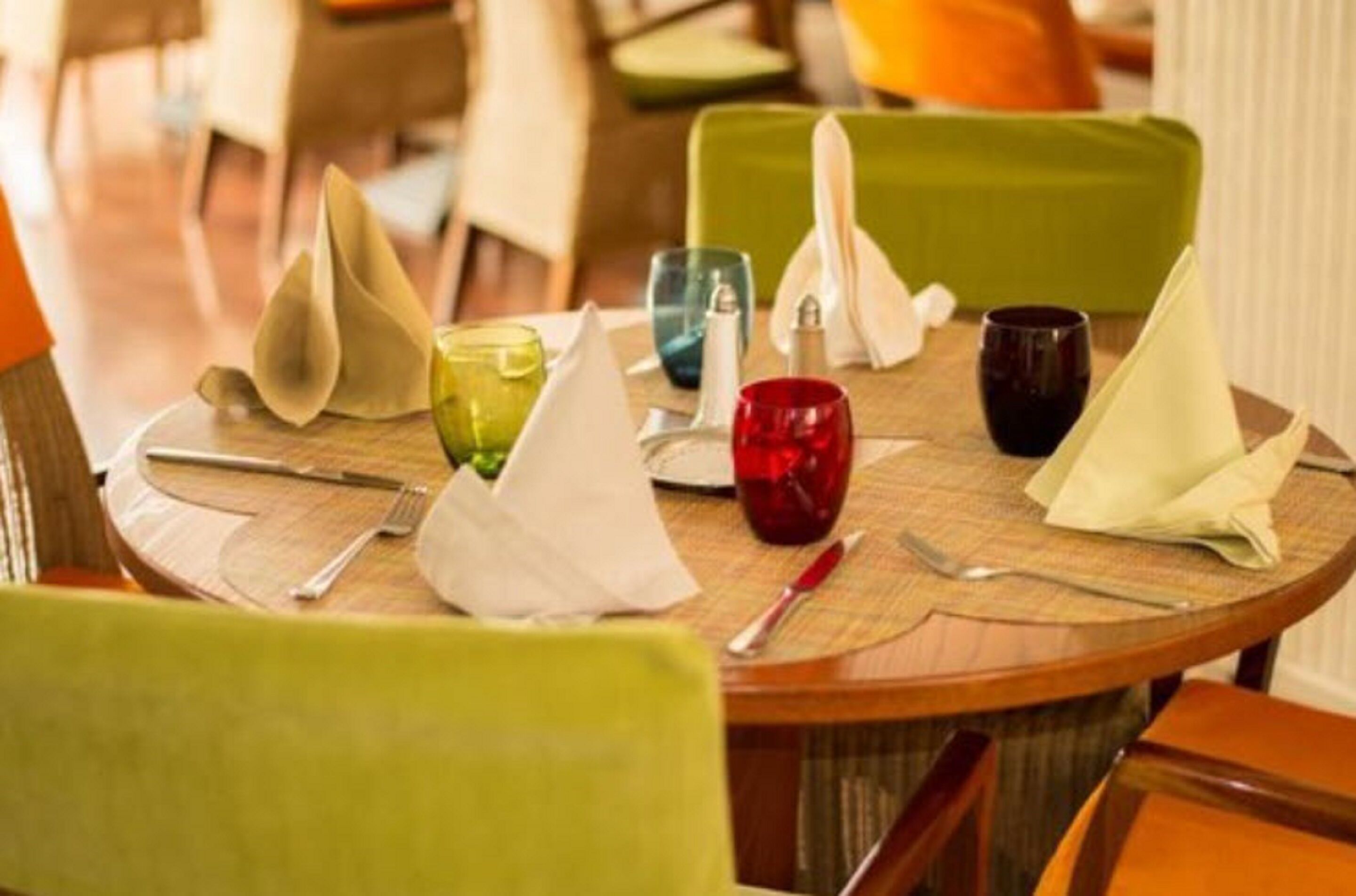 2 restaurants, breakfast, lunch, dinner served; french cuisine