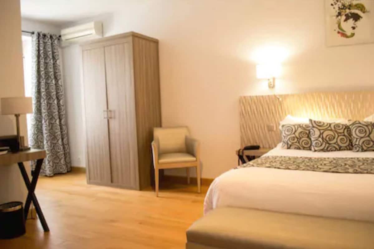 family room | premium bedding, down duvets, select comfort beds, minibar