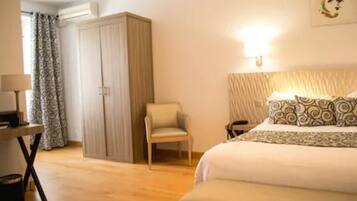 Family Room | Premium bedding, down duvets, Select Comfort beds, minibar