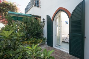 Superior Double Room | Terrace/patio - Villa al Porto (Ischia)