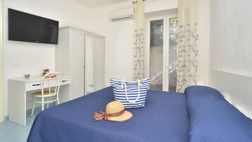 Standard Double Room | Desk, free WiFi, bed sheets