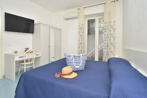 Standard Double Room | Desk, free WiFi, bed sheets - Villa al Porto (Ischia)