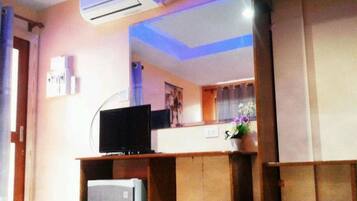 In-room safe, free WiFi