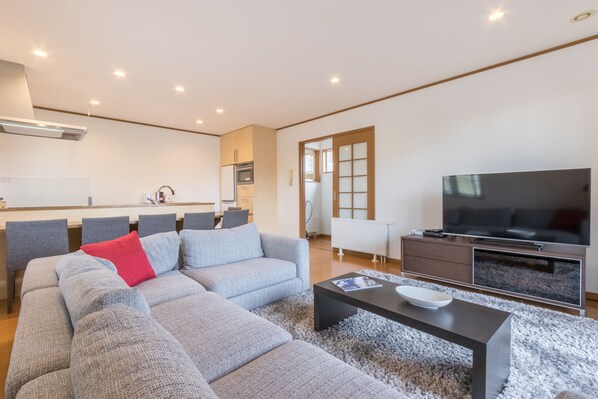 Room, 2 Bedrooms (#201) | Living area | TV