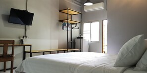 Standardrum - 1 kingsize-säng | Skrivbord, strykjärn/strykbräda, gratis wi-fi och sängkläder