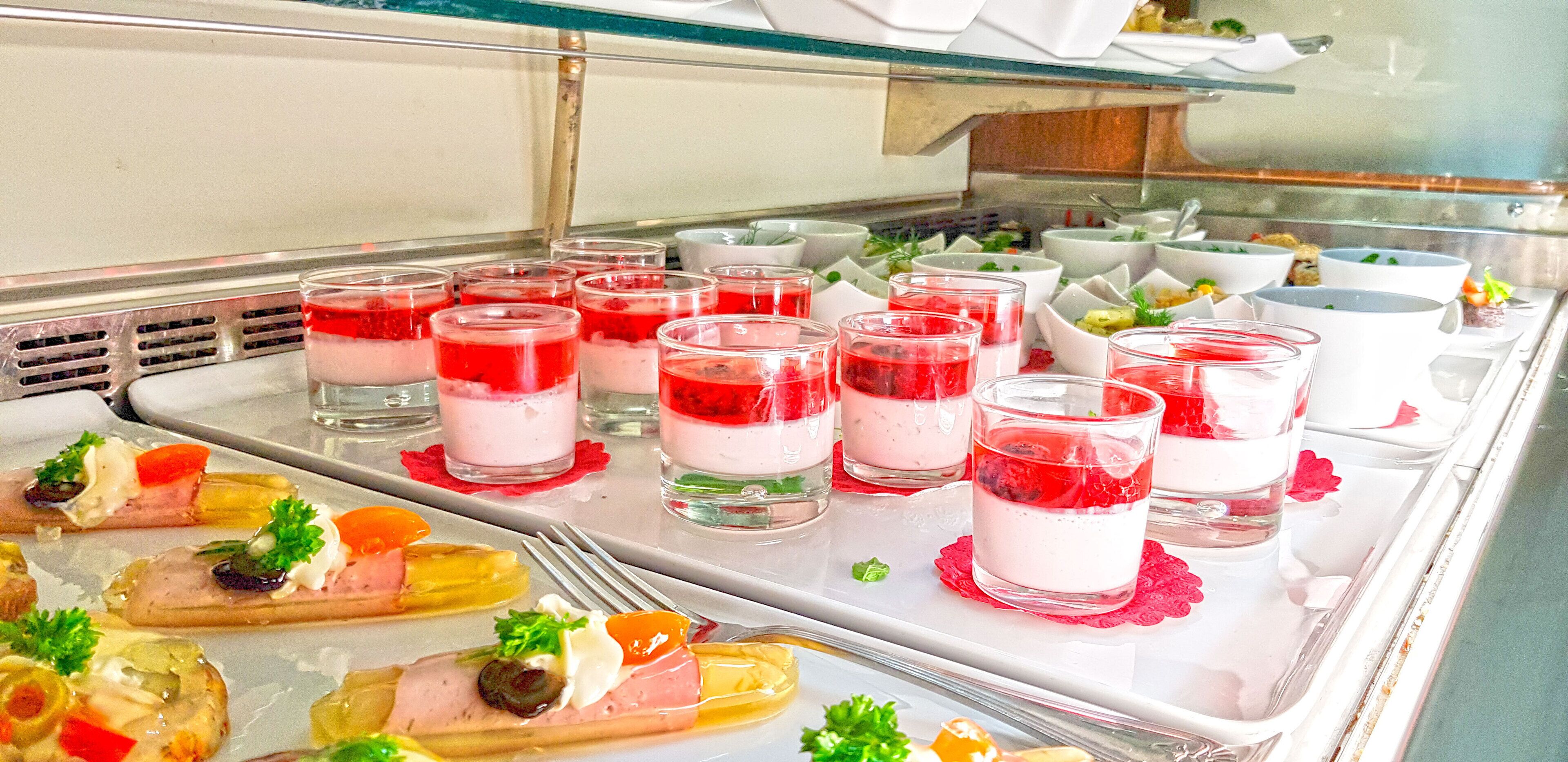daily buffet breakfast (pln 35.00 per person)