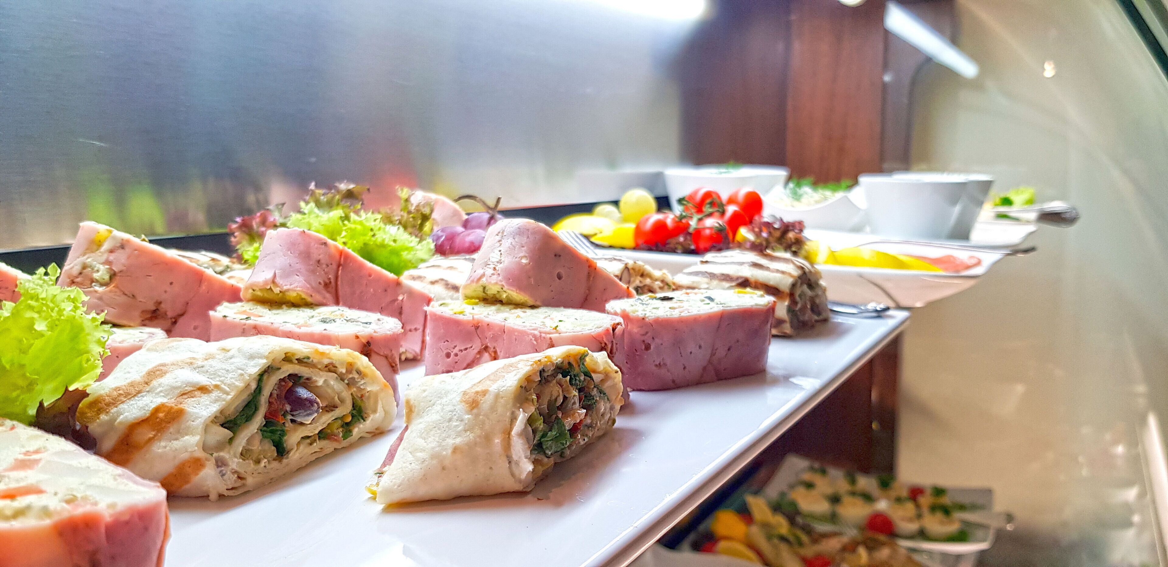 daily buffet breakfast (pln 35.00 per person)