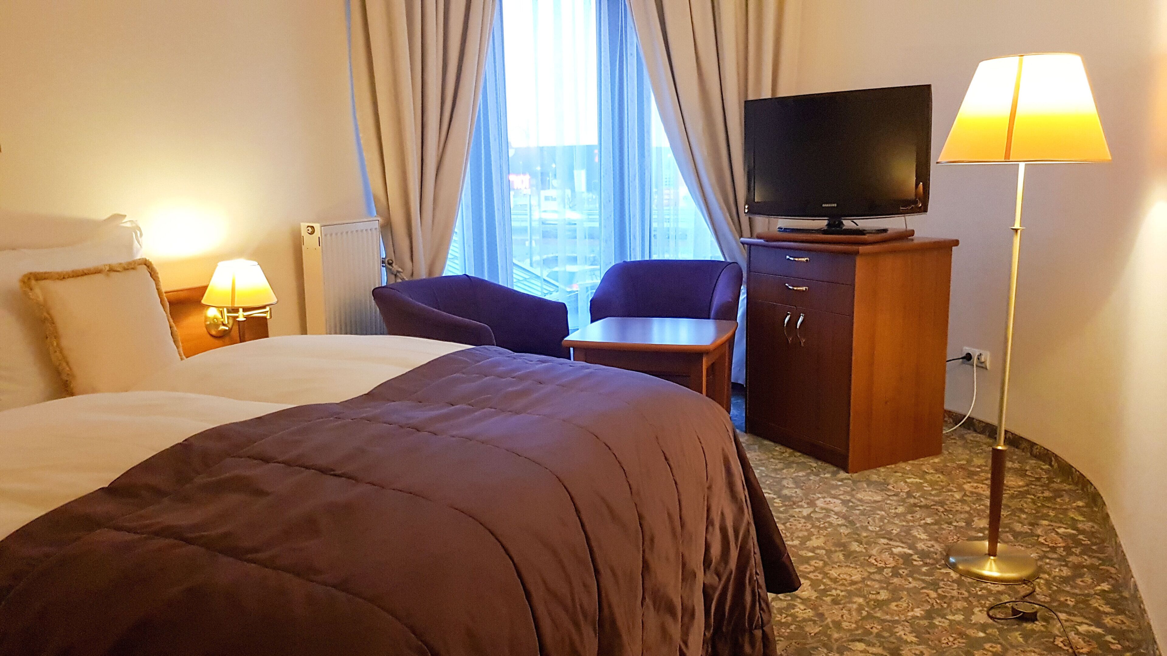 apartment | premium bedding, in-room safe, desk, soundproofing