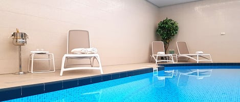 Indoor pool, sun loungers