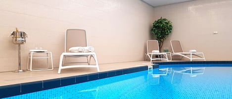 Indoor pool, pool loungers