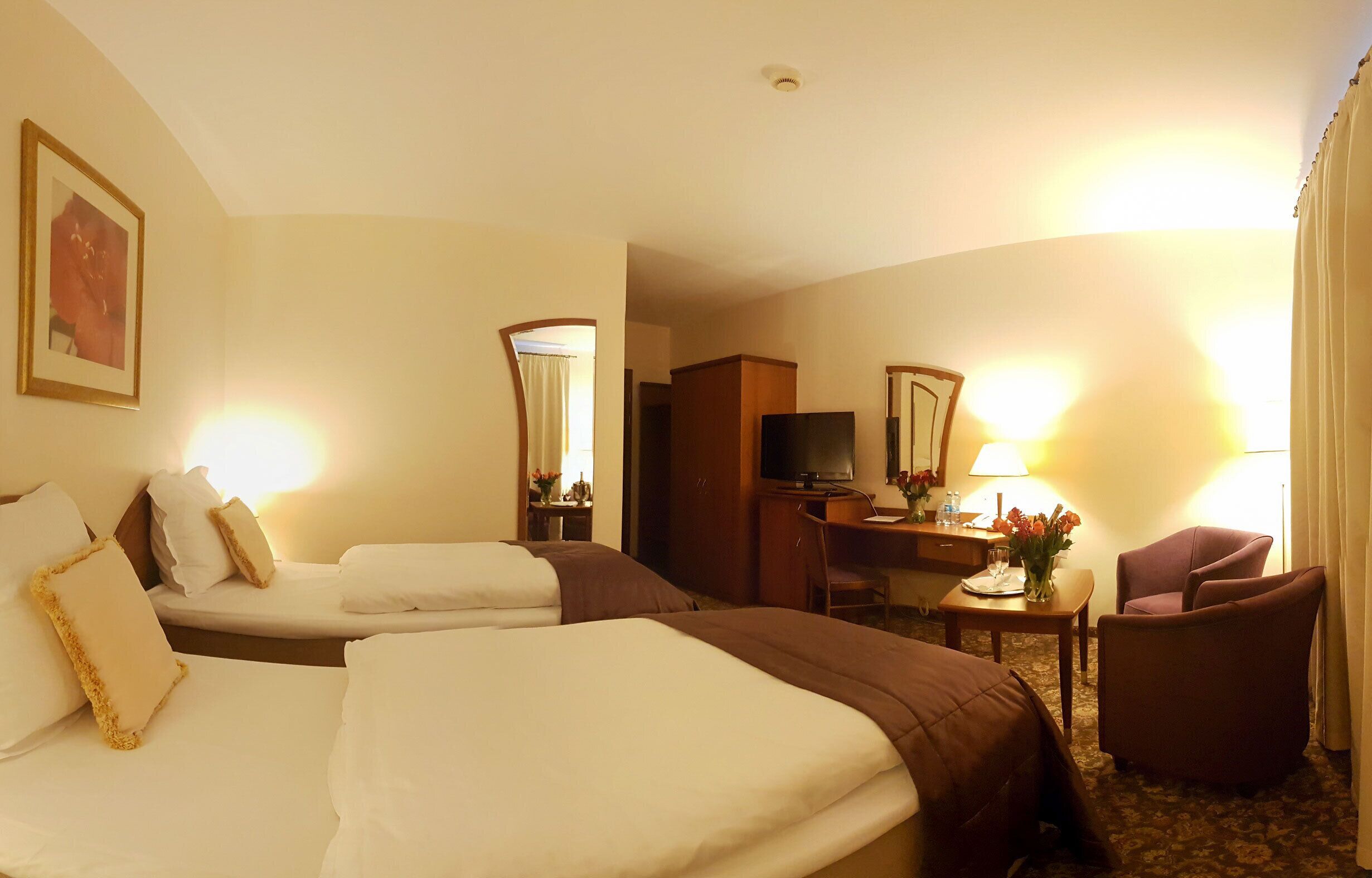 classic twin room, 2 single beds, pool access | premium bedding, in-room safe, desk, soundproofing