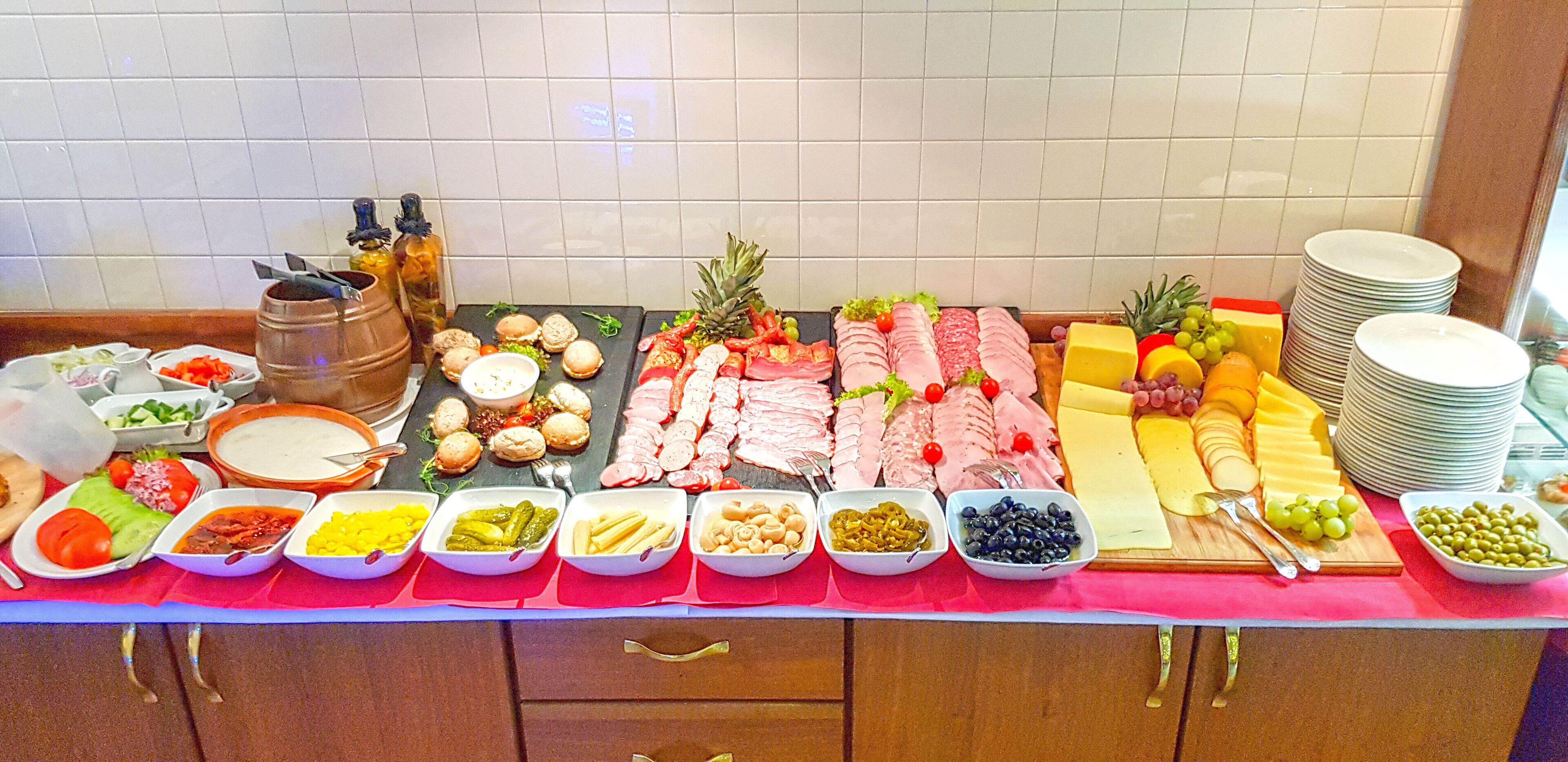 daily buffet breakfast (pln 35.00 per person)