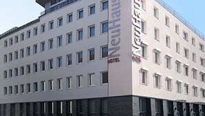 A modern hotel building with a flat facade, multiple windows, and a prominent sign reading "Neuhaus HOTEL". - Hotel NeuHaus (Dortmund)