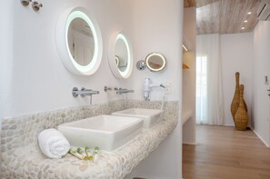 Premium Suite, Jetted Tub, Sea View | Bathroom sink - Cyano Suites (Naxos)