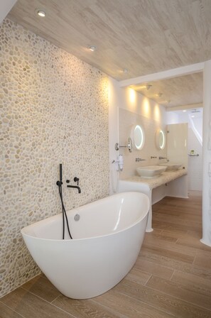 Junior Suite, 1 King Bed, Sea View, Ground Floor | Bathroom | Shower, deep soaking tub, designer toiletries, hair dryer