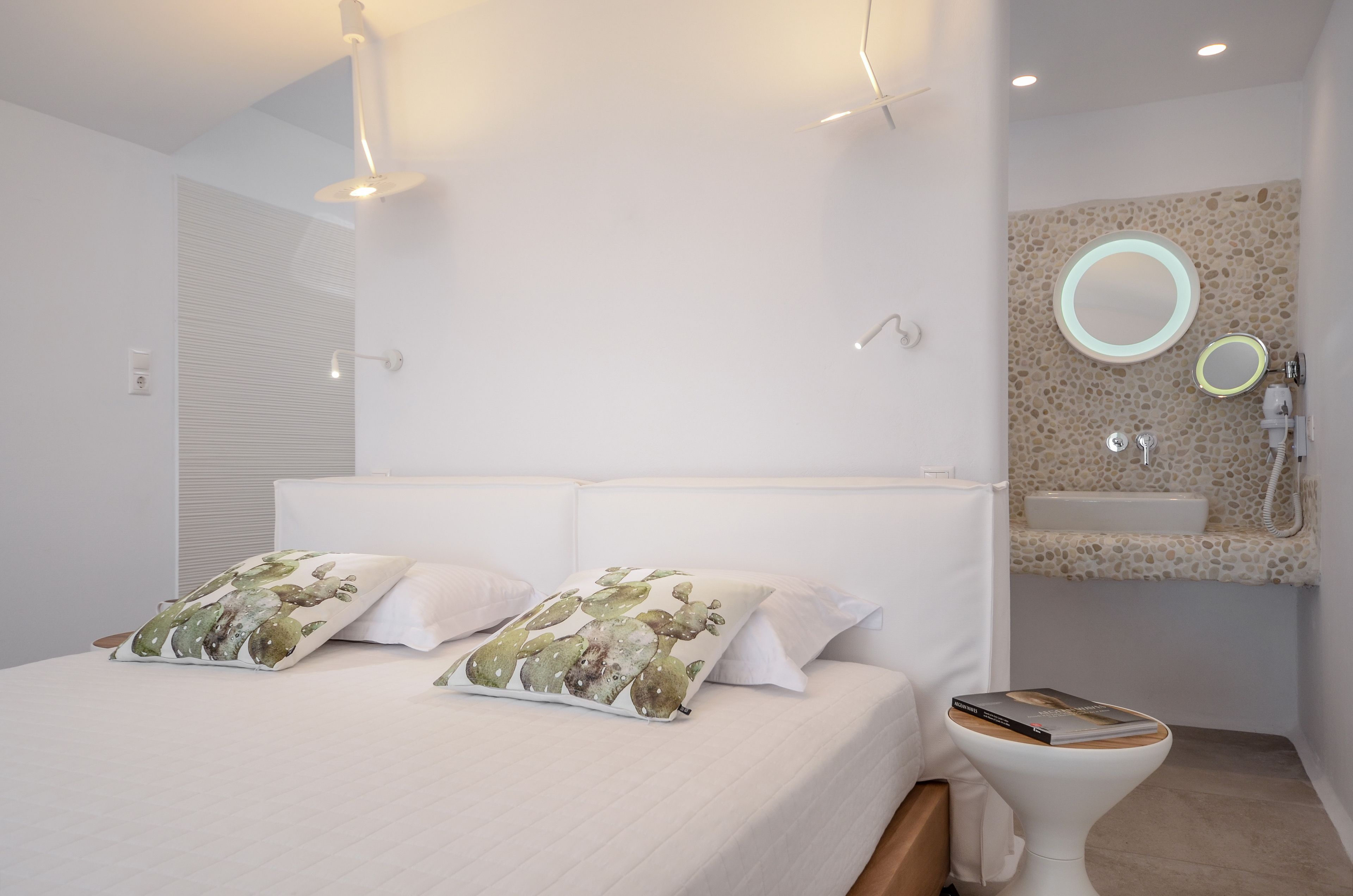 Suite – junior, 1 kingsize-seng, sjøutsikt, 1. etasje | Skrivebord, lydisolert, strykejern/-brett og wi-fi (inkludert)