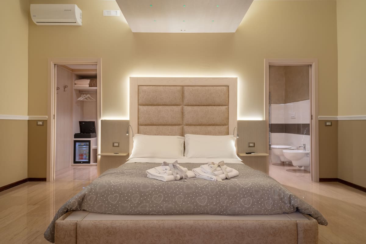 Luxury Studio Suite | Minibar, in-room safe, cribs/infant beds, free WiFi