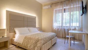 Deluxe Double or Twin Room | Minibar, in-room safe, free WiFi, bed sheets