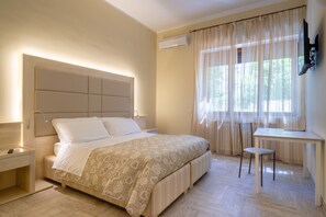 Deluxe Double or Twin Room | Minibar, in-room safe, free WiFi, bed sheets - Villa Domus Salento Suites & Rooms (Lecce)