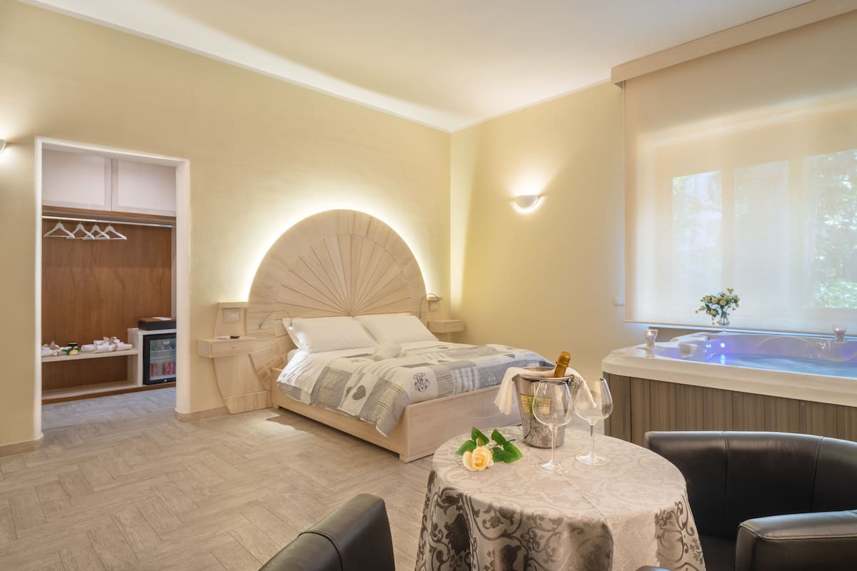 Exclusive Studio Suite | Minibar, in-room safe, cribs/infant beds, free WiFi