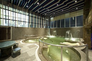 Indoor spa tub