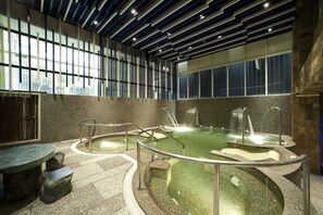 Indoor spa tub