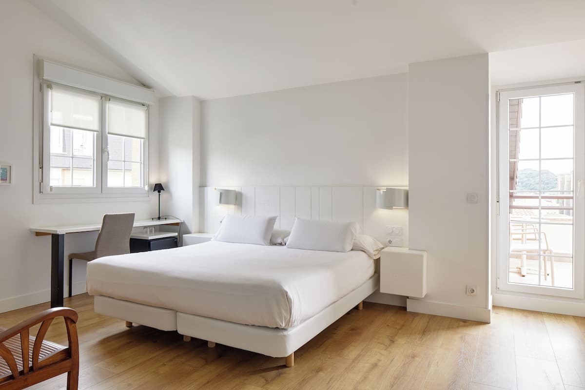 superior double or twin room, terrace | minibar, in-room safe, desk, laptop workspace