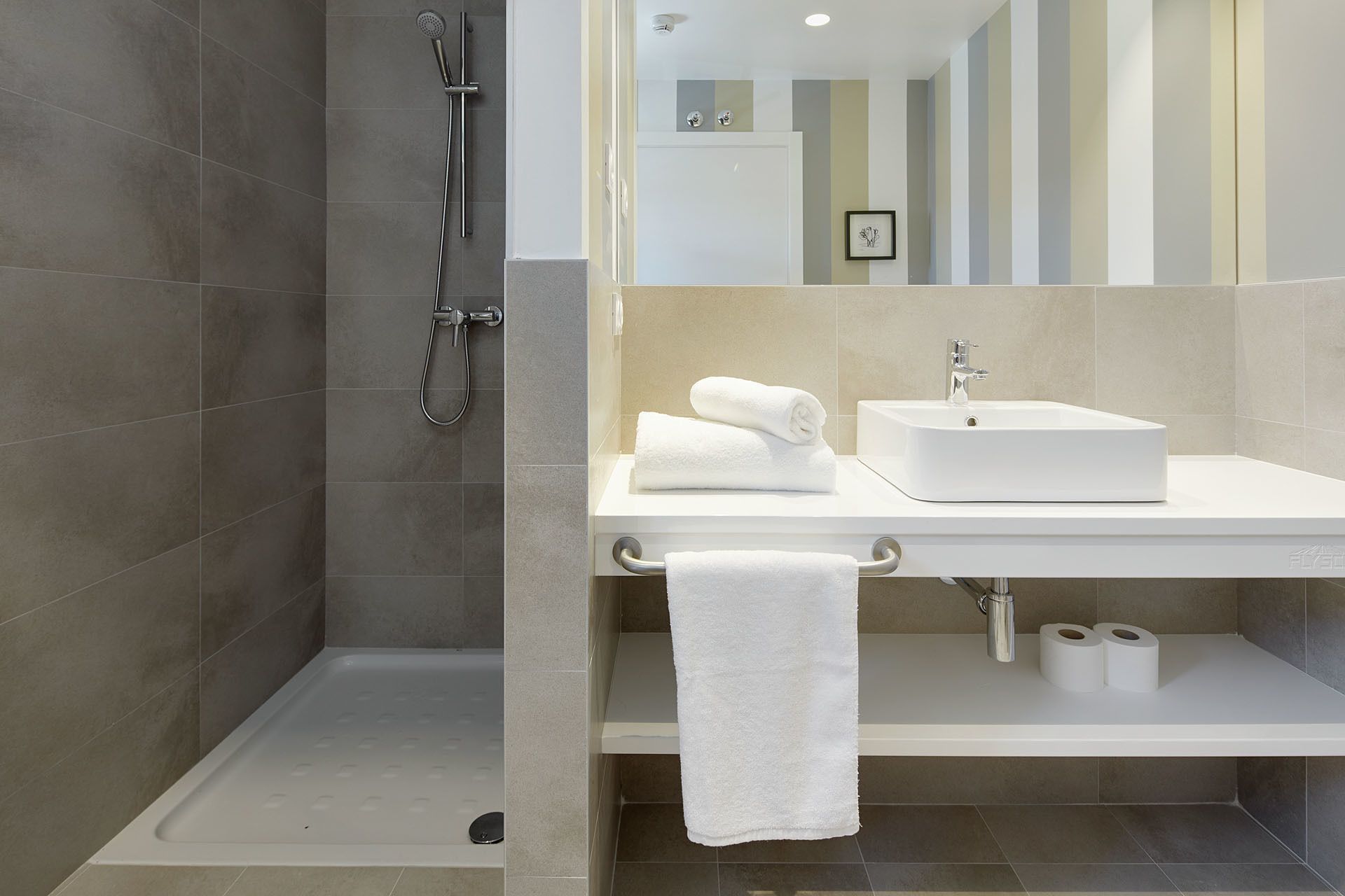 studio, terrace | bathroom | shower, free toiletries, towels