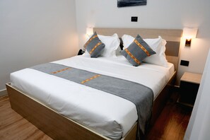 Junior Double Room | Desk, free WiFi