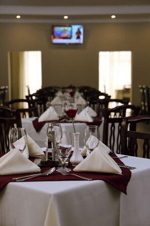 Breakfast, lunch, dinner served; local and international cuisine - Haile Hotel Shashemene (Shashamane)