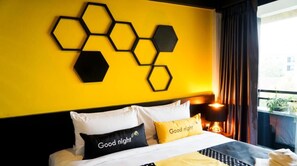 In-room safe, individually decorated, blackout curtains, free WiFi - The Hive Chiang Mai (Chiang Mai)