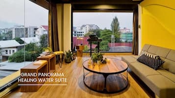 Grand Panorama Healing Water Suite | In-room safe, individually decorated, blackout drapes, free WiFi