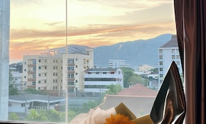 Grand Panorama Healing Water Suite | Peti besi dalam bilik, dihias secara berasingan 