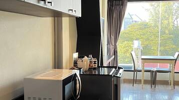 Grand Panorama Healing Water Suite | Cuisine privée | Cafetière/bouilloire, bouilloire électrique