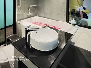Bathroom - The Hive Chiang Mai (Chiang Mai)