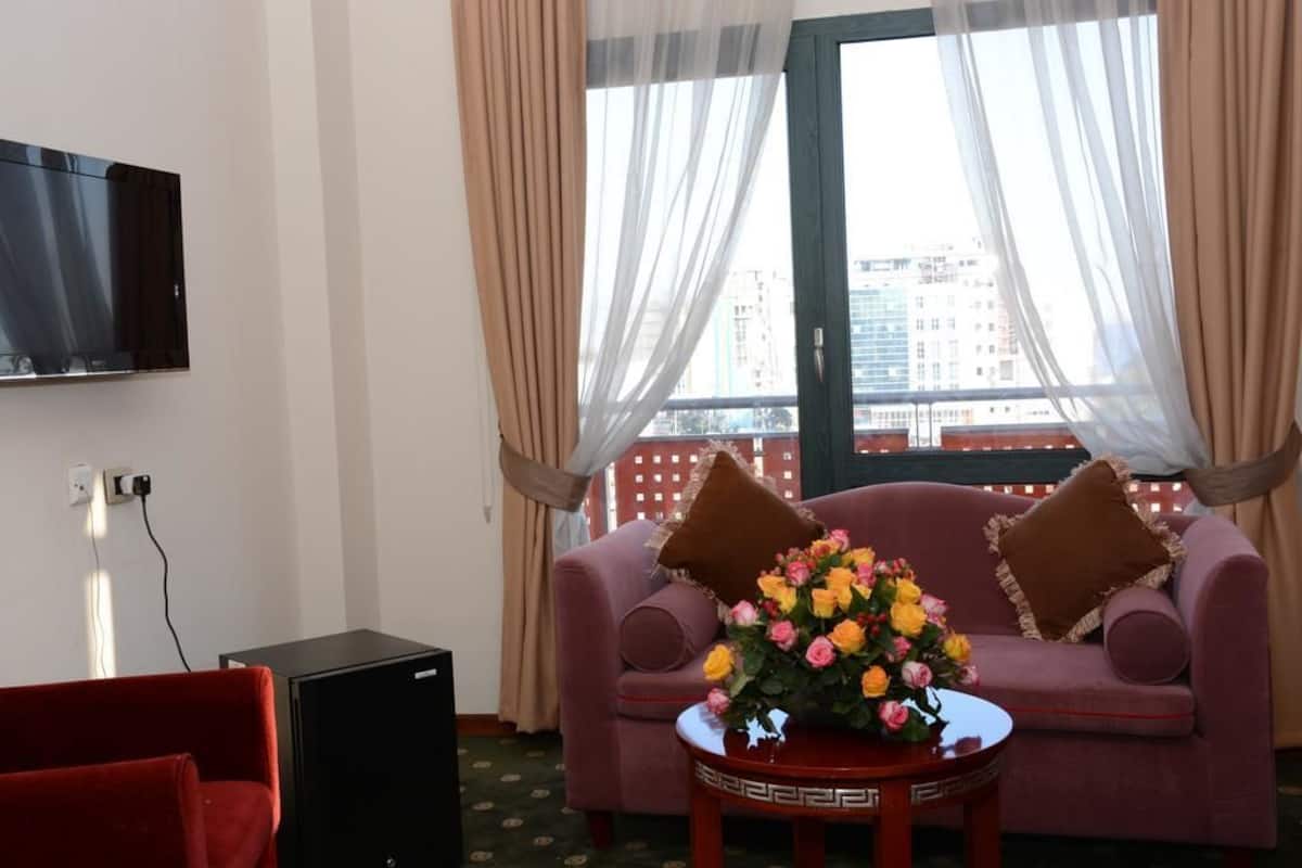 ファミリー スイート | リビング エリア | 薄型テレビ
