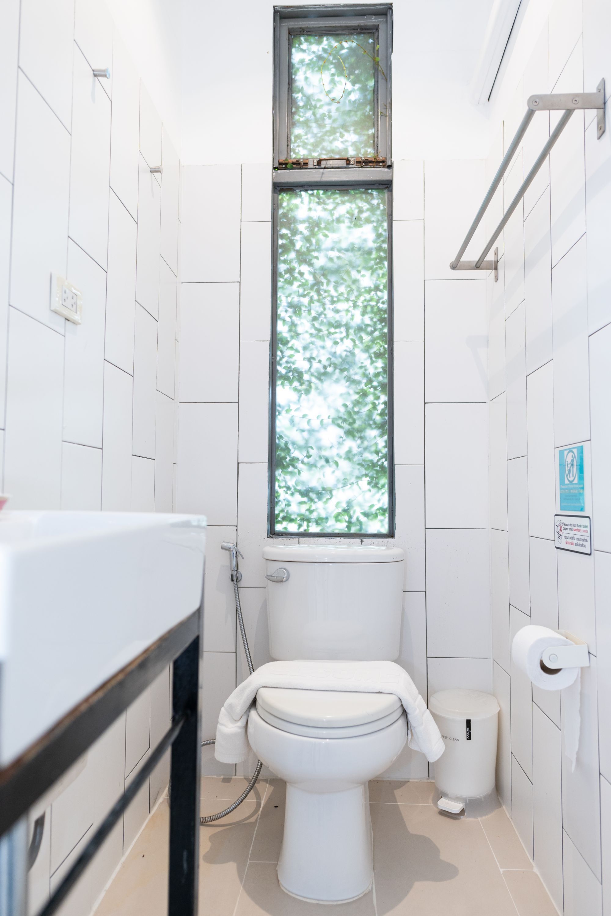 exclusive twin room | bathroom | shower, free toiletries, hair dryer, towels