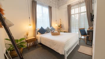 Camera doppia, vista città | Una scrivania, tende oscuranti, Wi-Fi gratuito, lenzuola