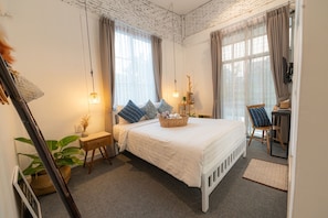 Double Room, City View | Desk, blackout curtains, free WiFi, bed sheets - Oon Poshtel (Chiang Mai)