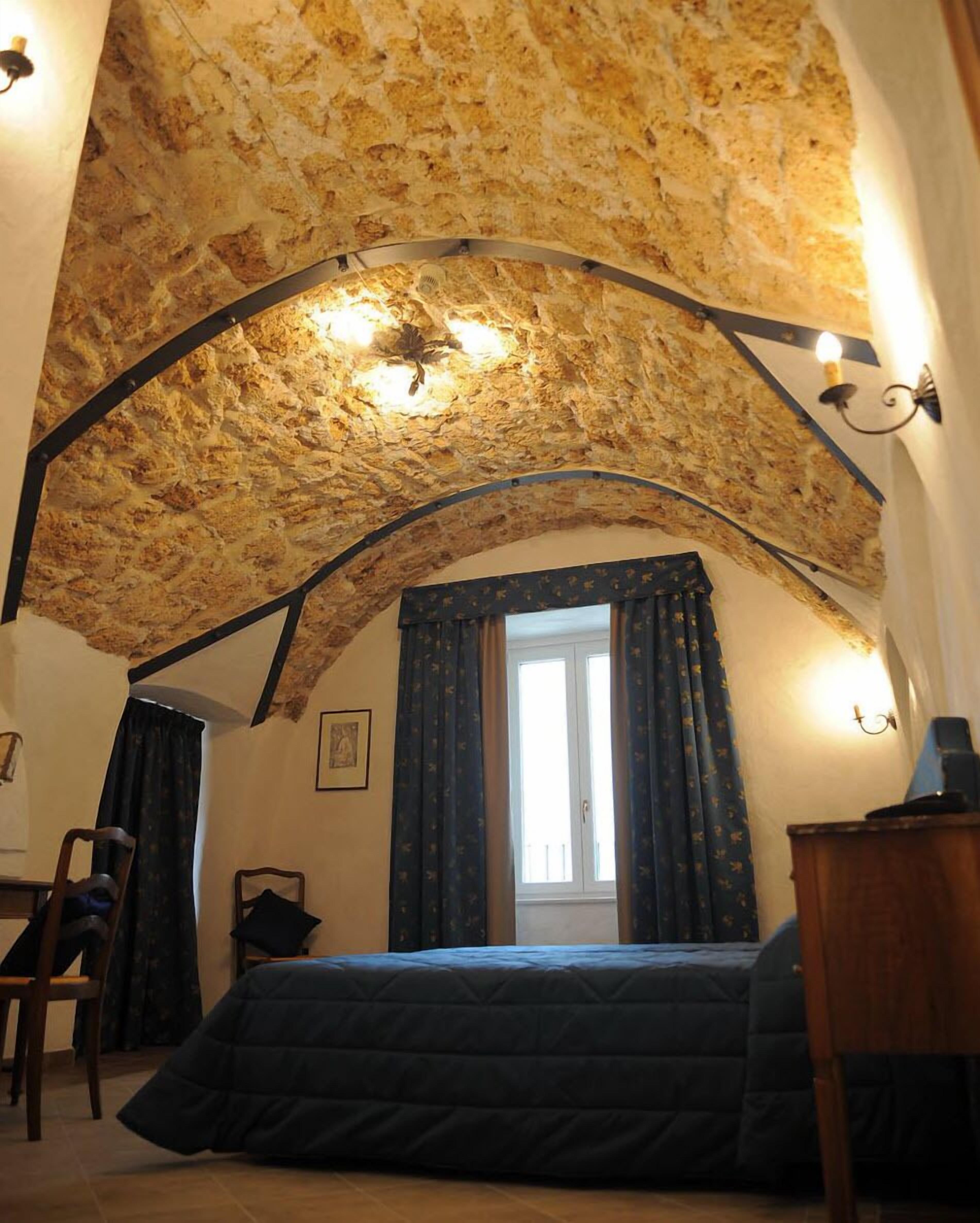 double room single use | individually decorated, individually furnished, desk, blackout curtains