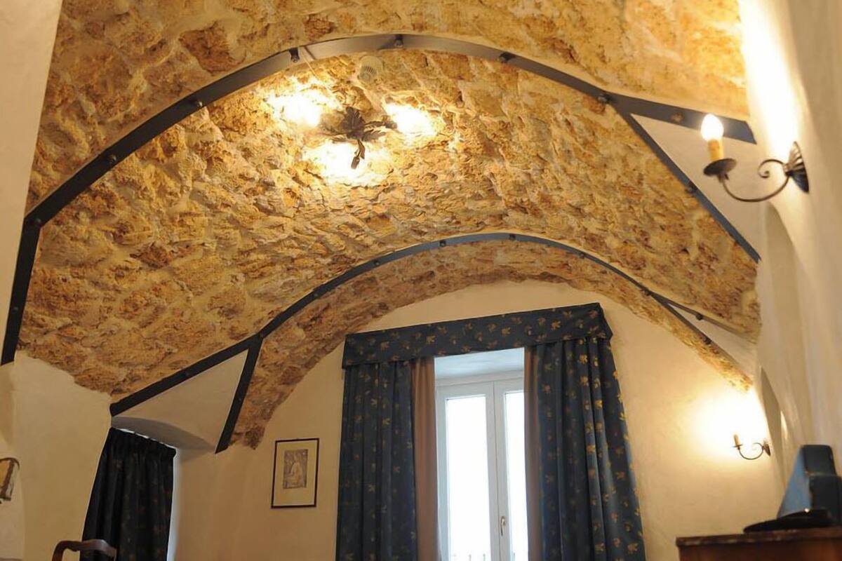 double room single use | individually decorated, individually furnished, desk, blackout curtains