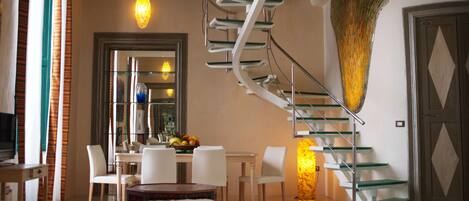 Deluxe Apartment, 1 Bedroom, Kitchenette, City View (Rosso) | Living area