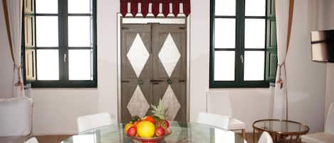 Deluxe Apartment, 3 Bedrooms, Fireplace, City View (Bianco) | Living area | Flat-screen TV